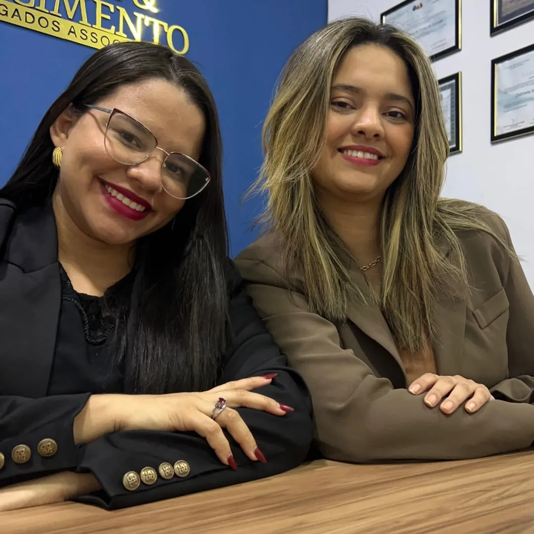 Dra. Caroline Andrade e Dra. Gabriela Nascimento, advogadas sócias do escritório em Paciência, RJ